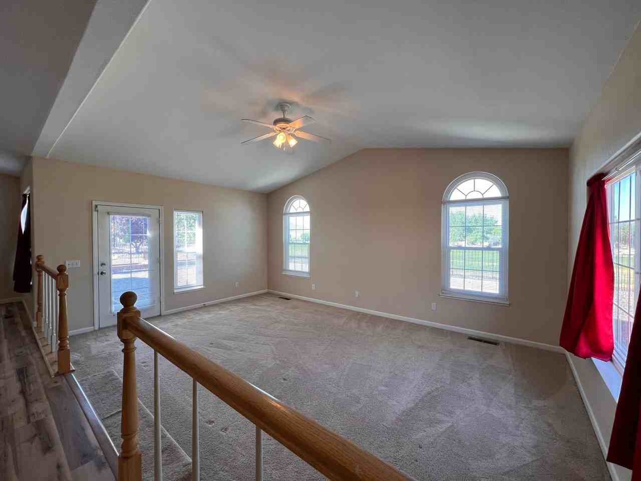 1073 Pepper Ln - Photo 5 of 21