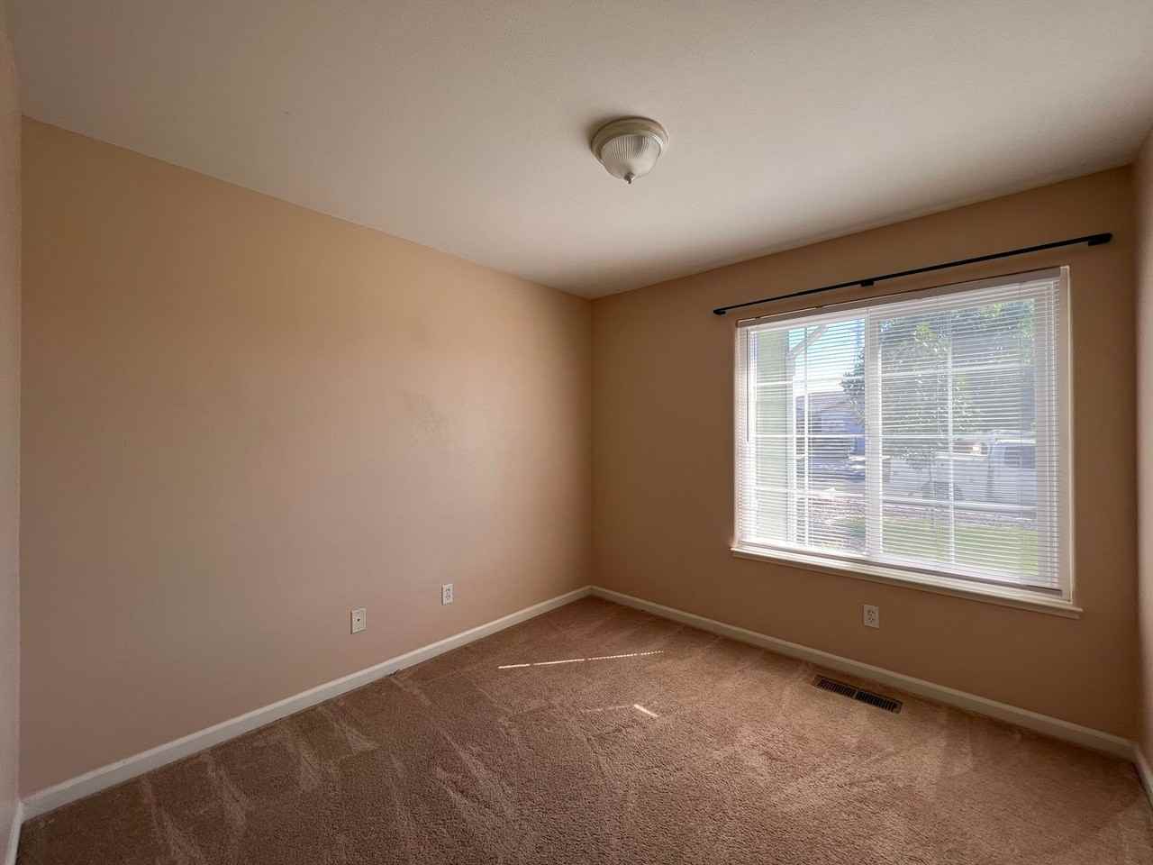 1073 Pepper Ln - Photo 6 of 21