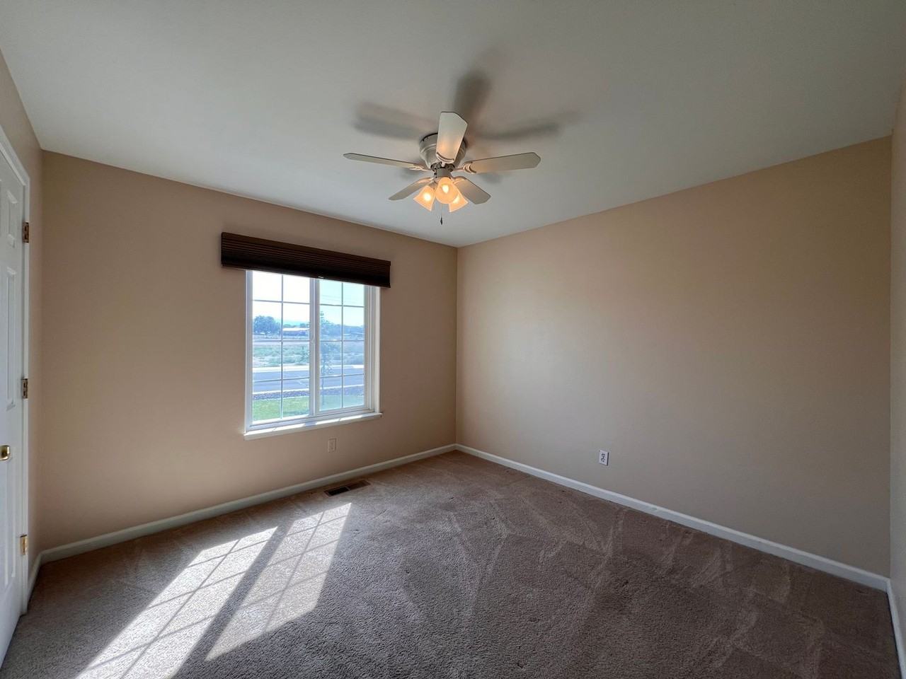 1073 Pepper Ln - Photo 7 of 21