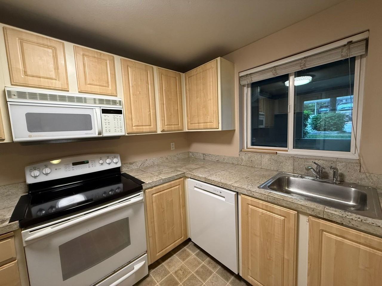 11112 Ne 124th Ln Apt D114 #D114 - Photo 6 of 25