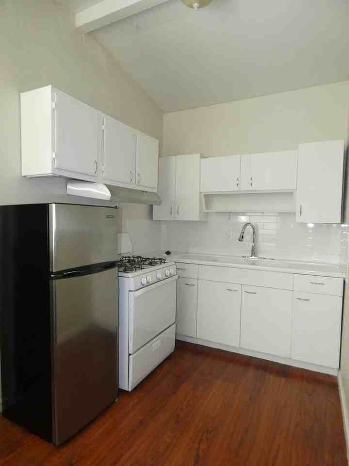 518 1/2 West St - Photo 5 of 13