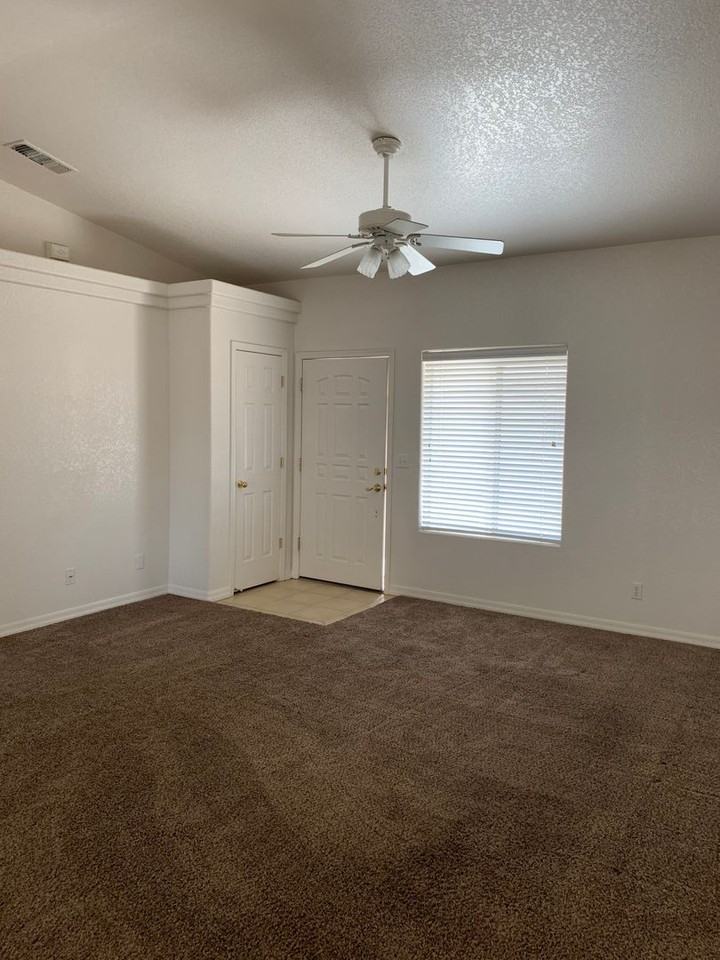 3301 Tolteca Dr - Photo 6 of 25
