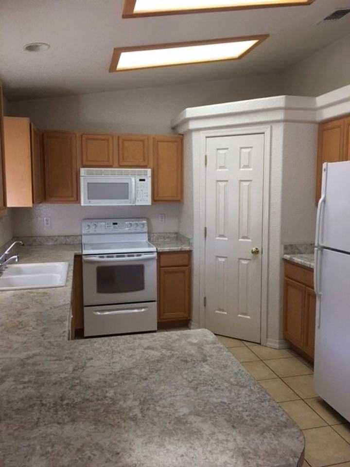 3301 Tolteca Dr - Photo 7 of 25