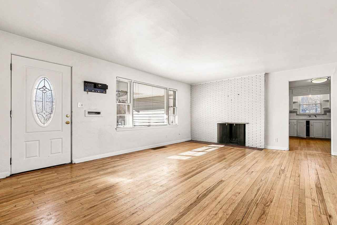 3260 S Bellaire St - Photo 5 of 23