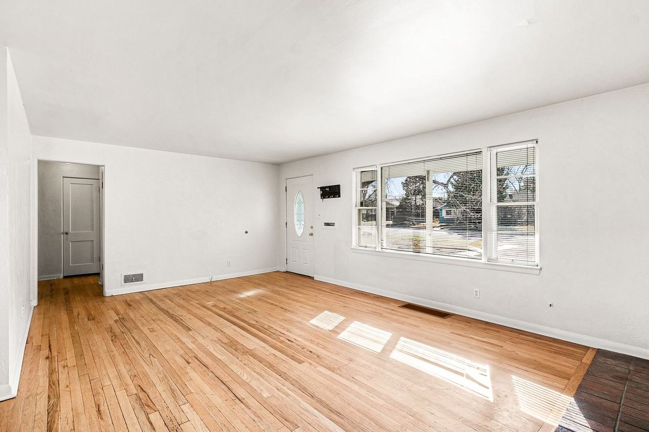 3260 S Bellaire St - Photo 6 of 23
