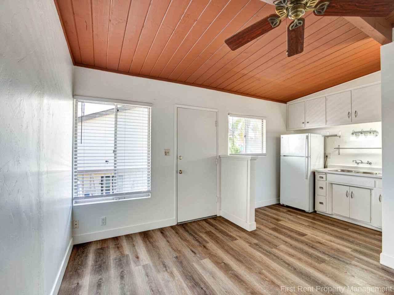 Robinson Ave., 1278 - Photo 2 of 14