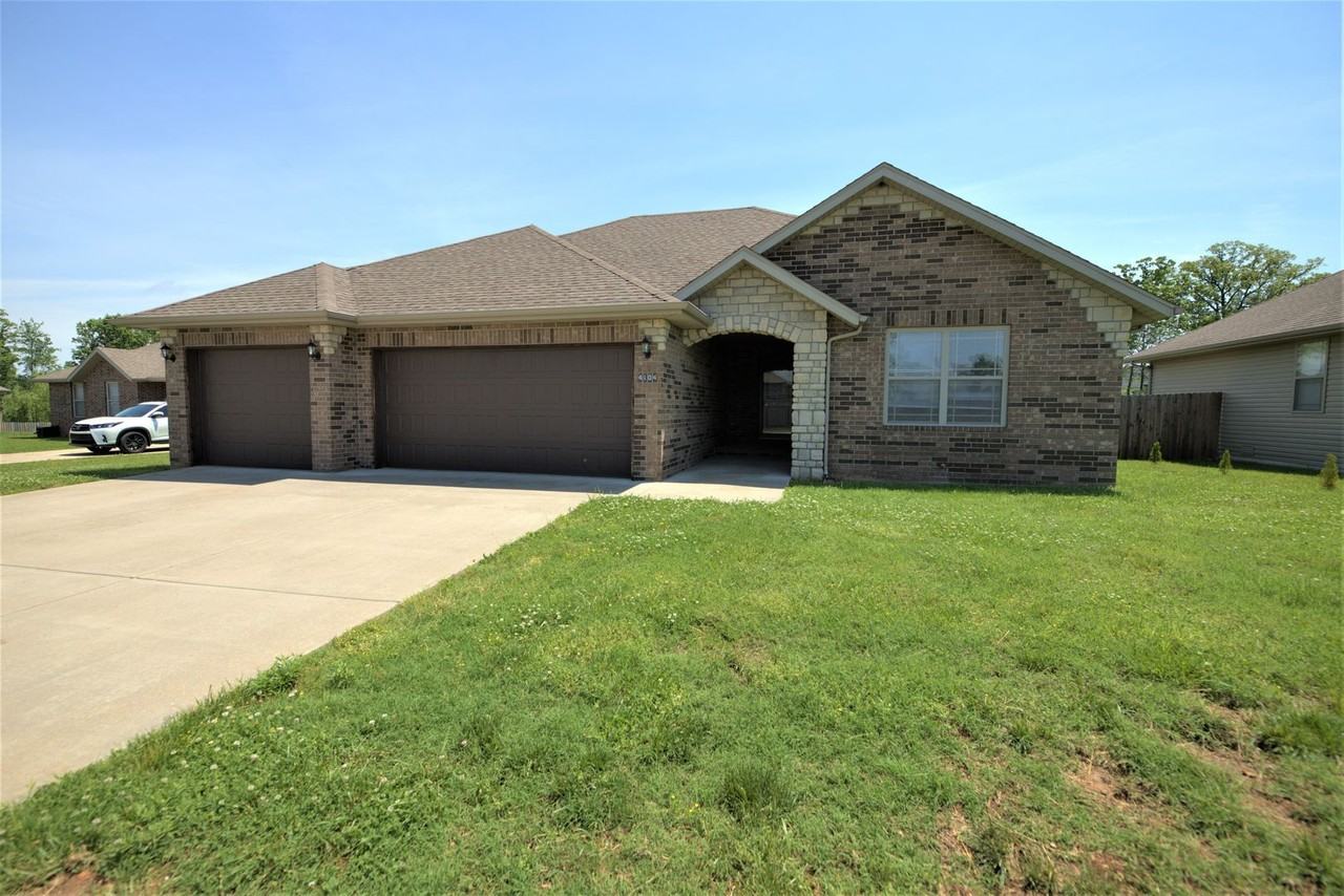 4104 N Grassland Dr - Photo 3 of 16