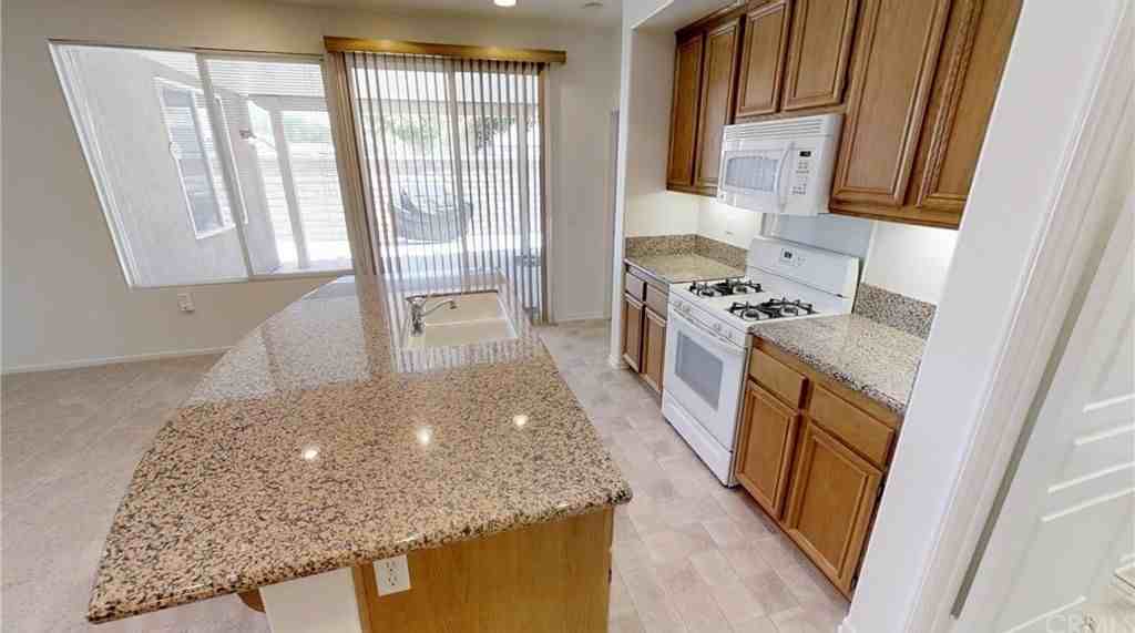 8240 Triplett Ln - Photo 3 of 12
