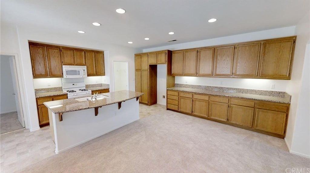 8240 Triplett Ln - Photo 4 of 12