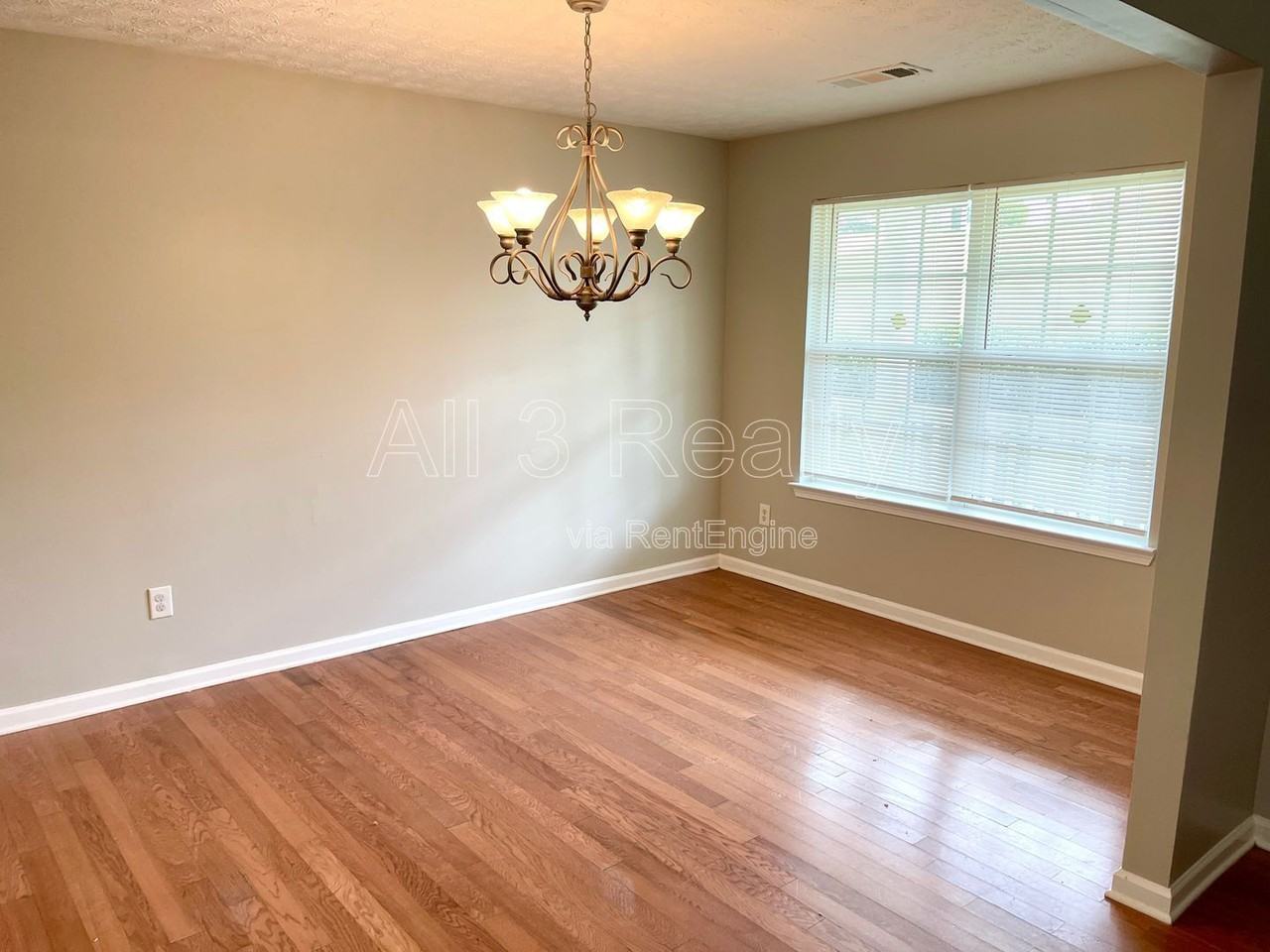 225 Forrest Ln - Photo 4 of 26