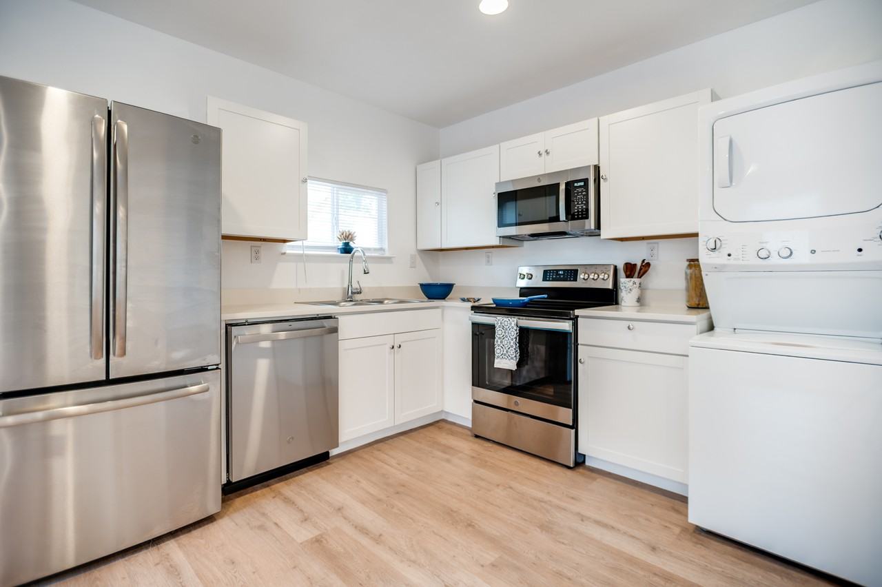 905 West Abram Street - Photo 2 of 19