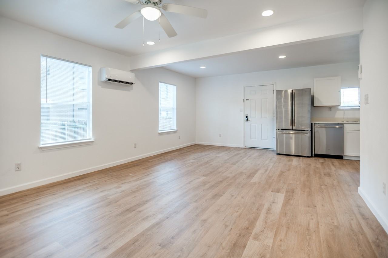 905 West Abram Street - Photo 5 of 19