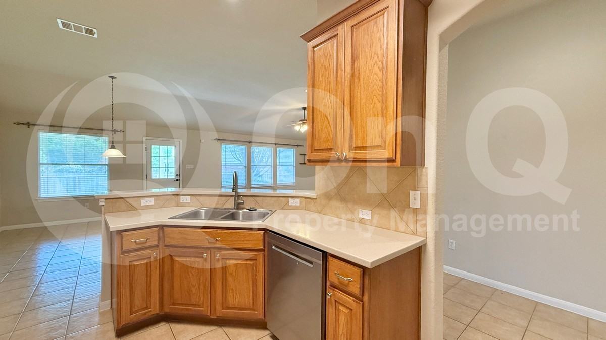 18905 Stirling Castle Ct - Photo 5 of 22