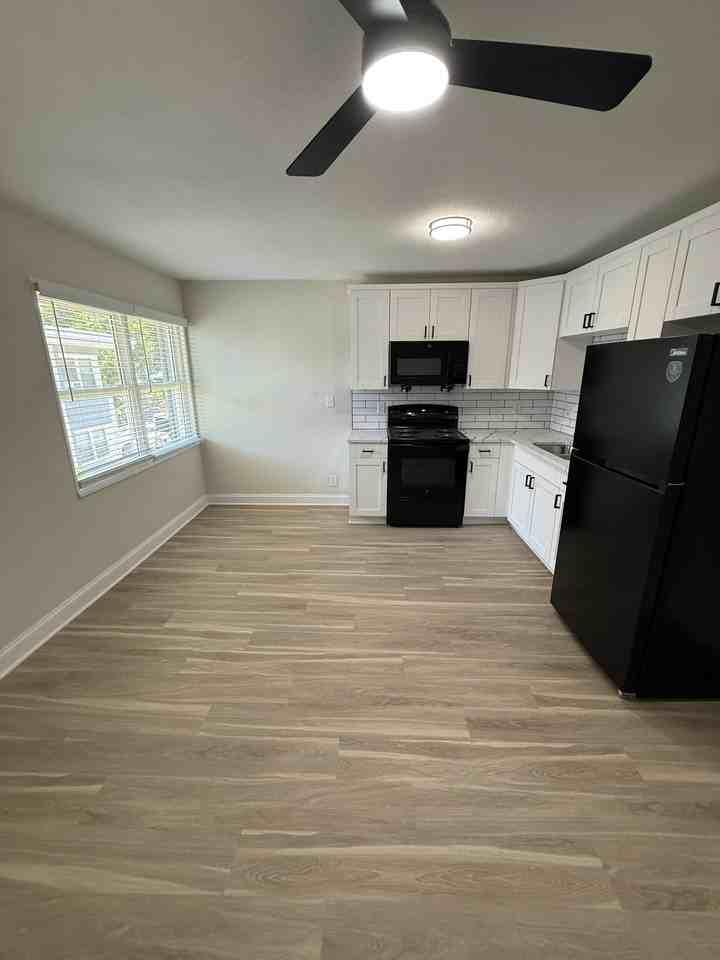 Pine Manor Properties - Photo 4 of 7