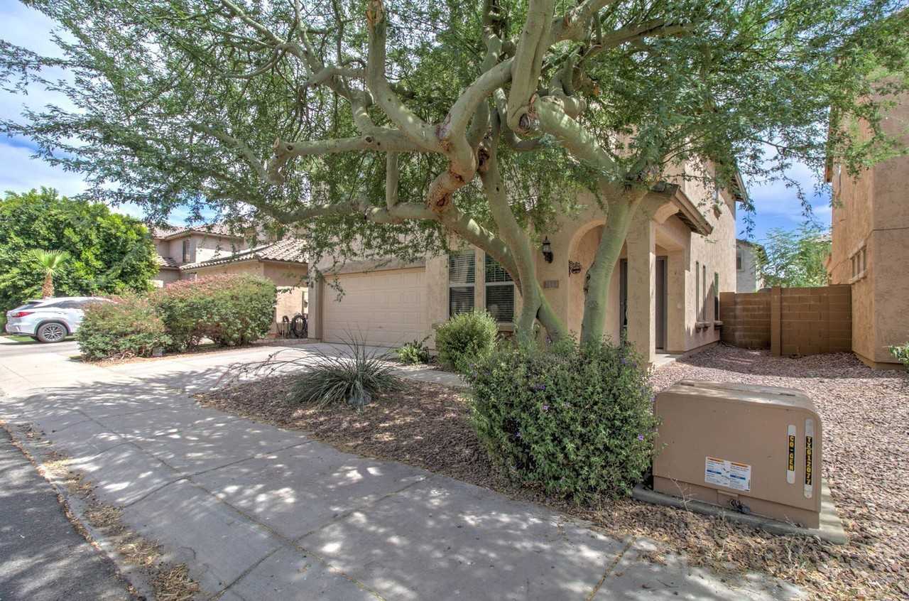 2143 W Marconi Ave - Photo 5 of 50