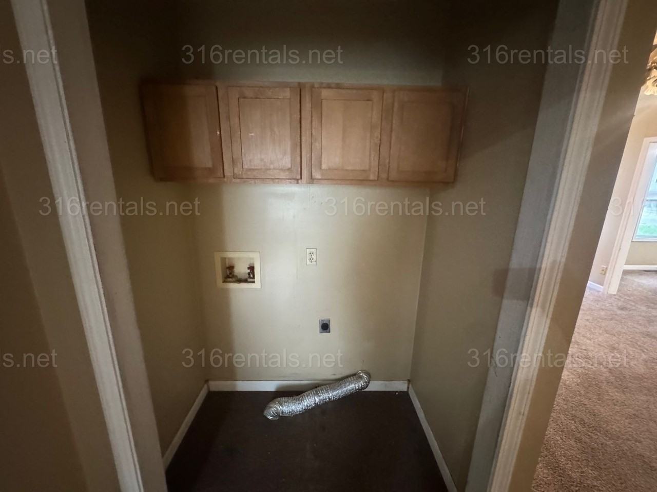 404 E 7th St - Photo 2 of 7