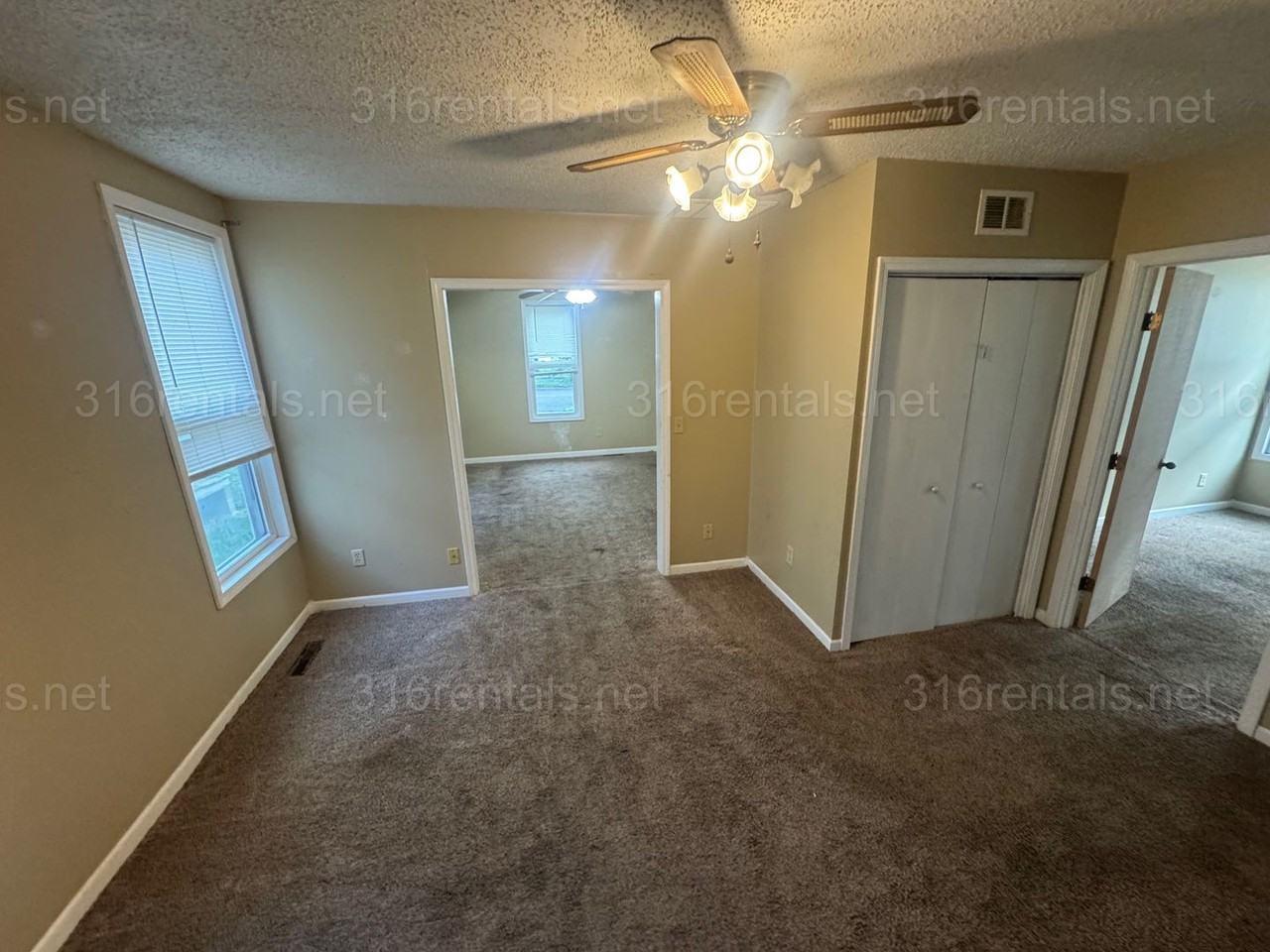 404 E 7th St - Photo 6 of 7