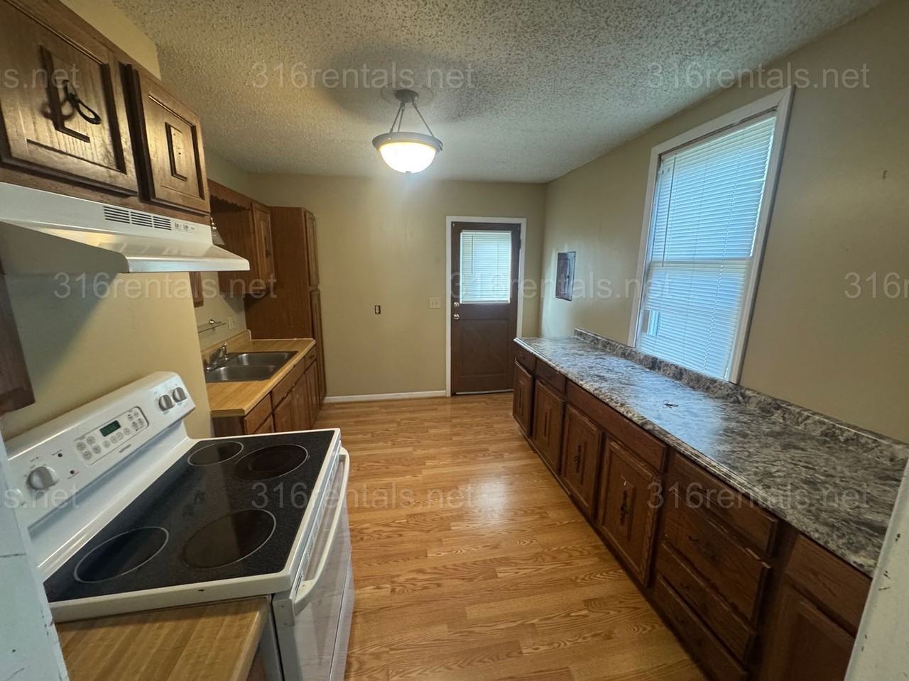 404 E 7th St - Photo 7 of 7