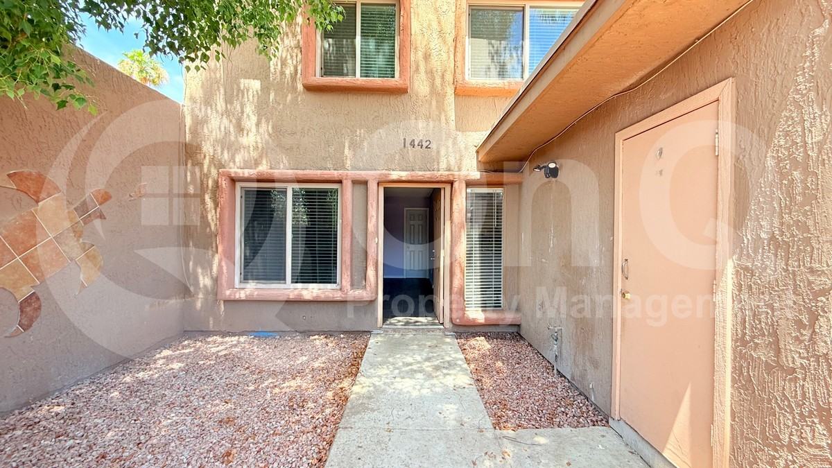 1442 N 53rd Dr - Photo 2 of 20