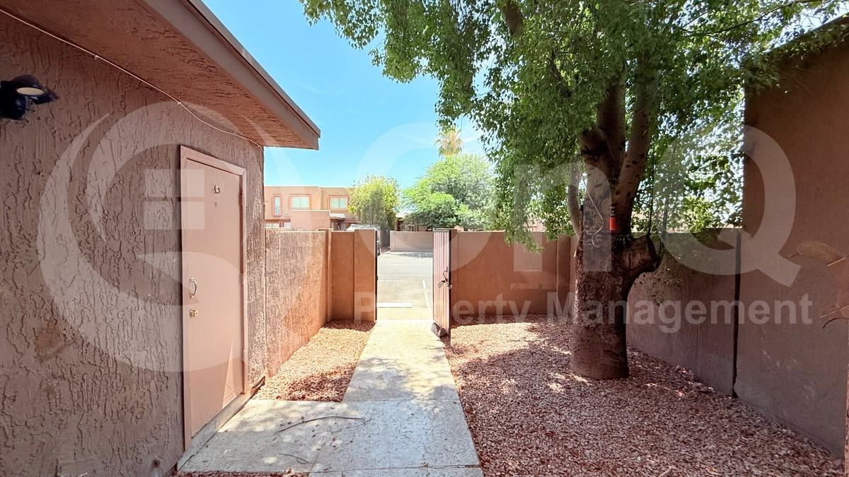 1442 N 53rd Dr - Photo 3 of 20