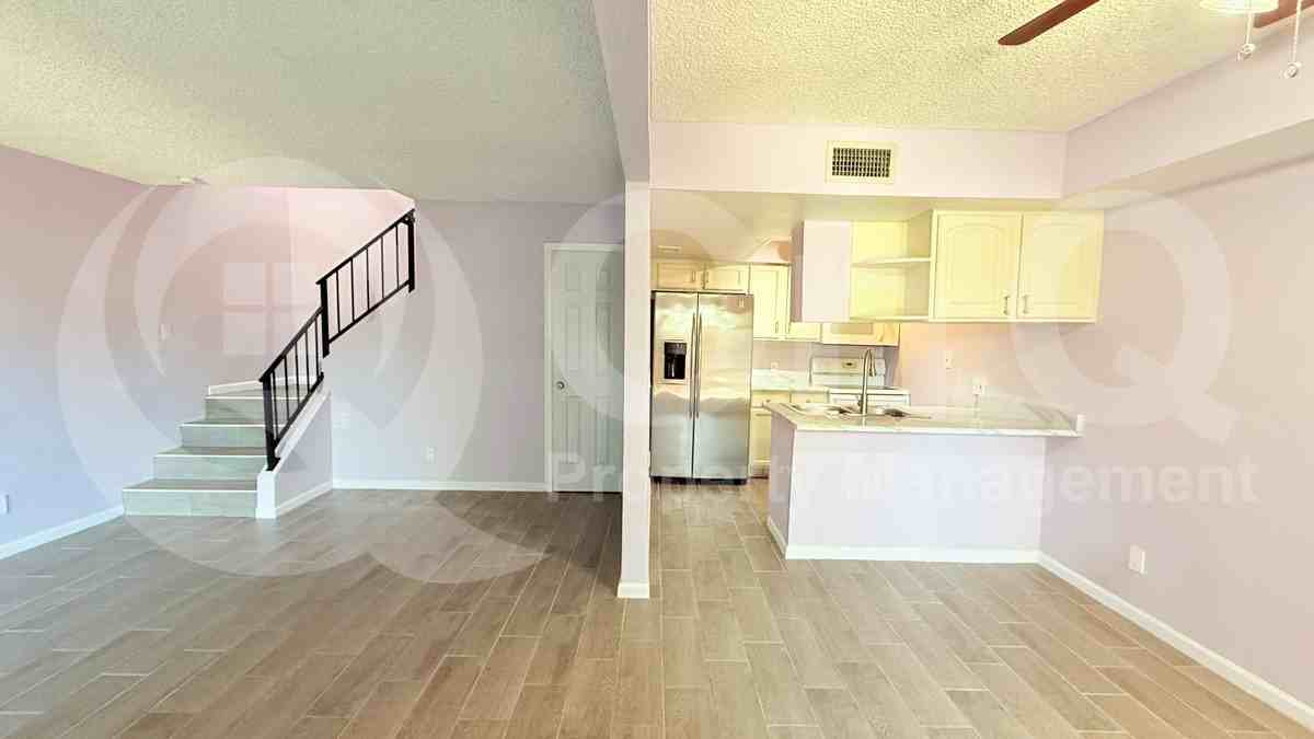 1442 N 53rd Dr - Photo 4 of 20