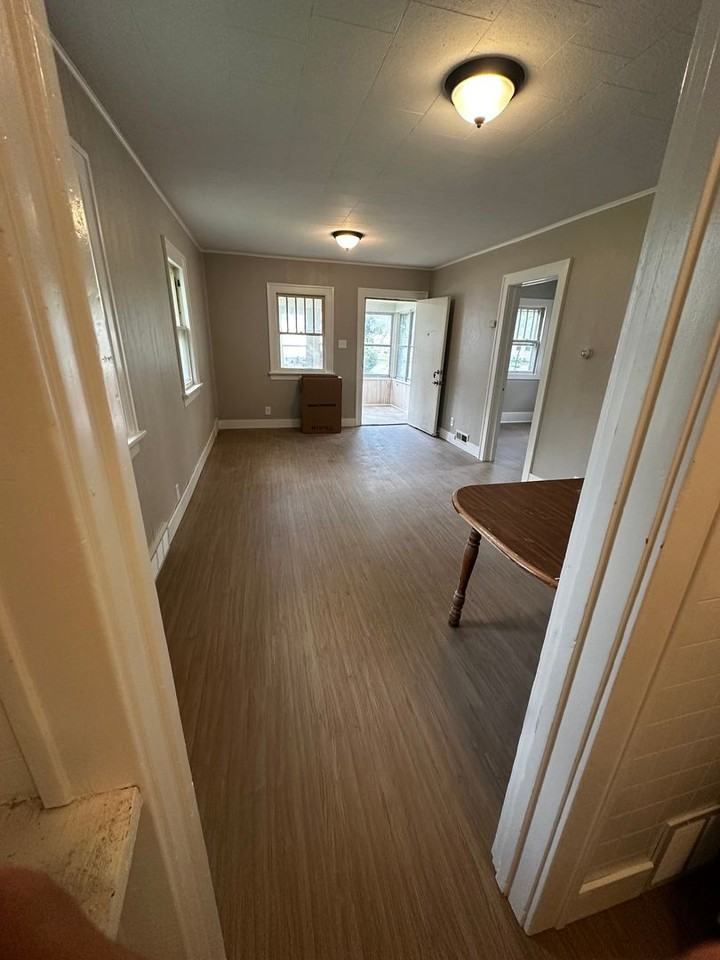 222 Blowers Ave - Photo 2 of 9