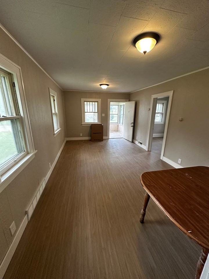 222 Blowers Ave - Photo 3 of 9