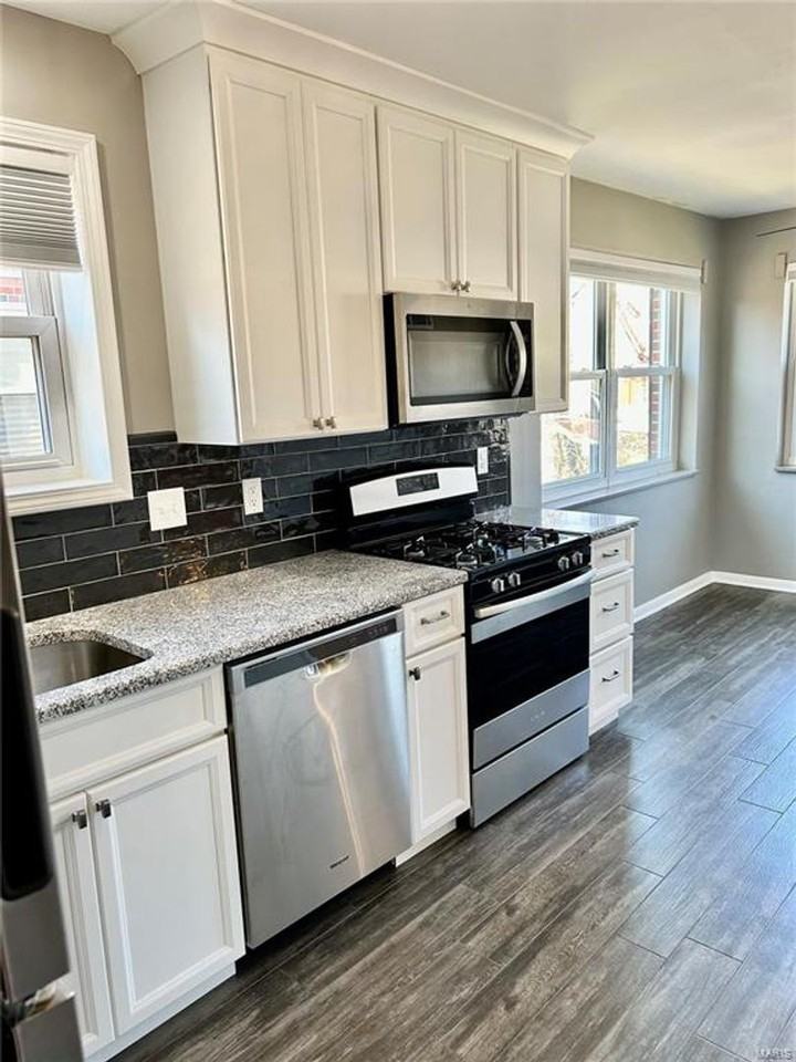 7227 Balson Ave - Photo 3 of 24