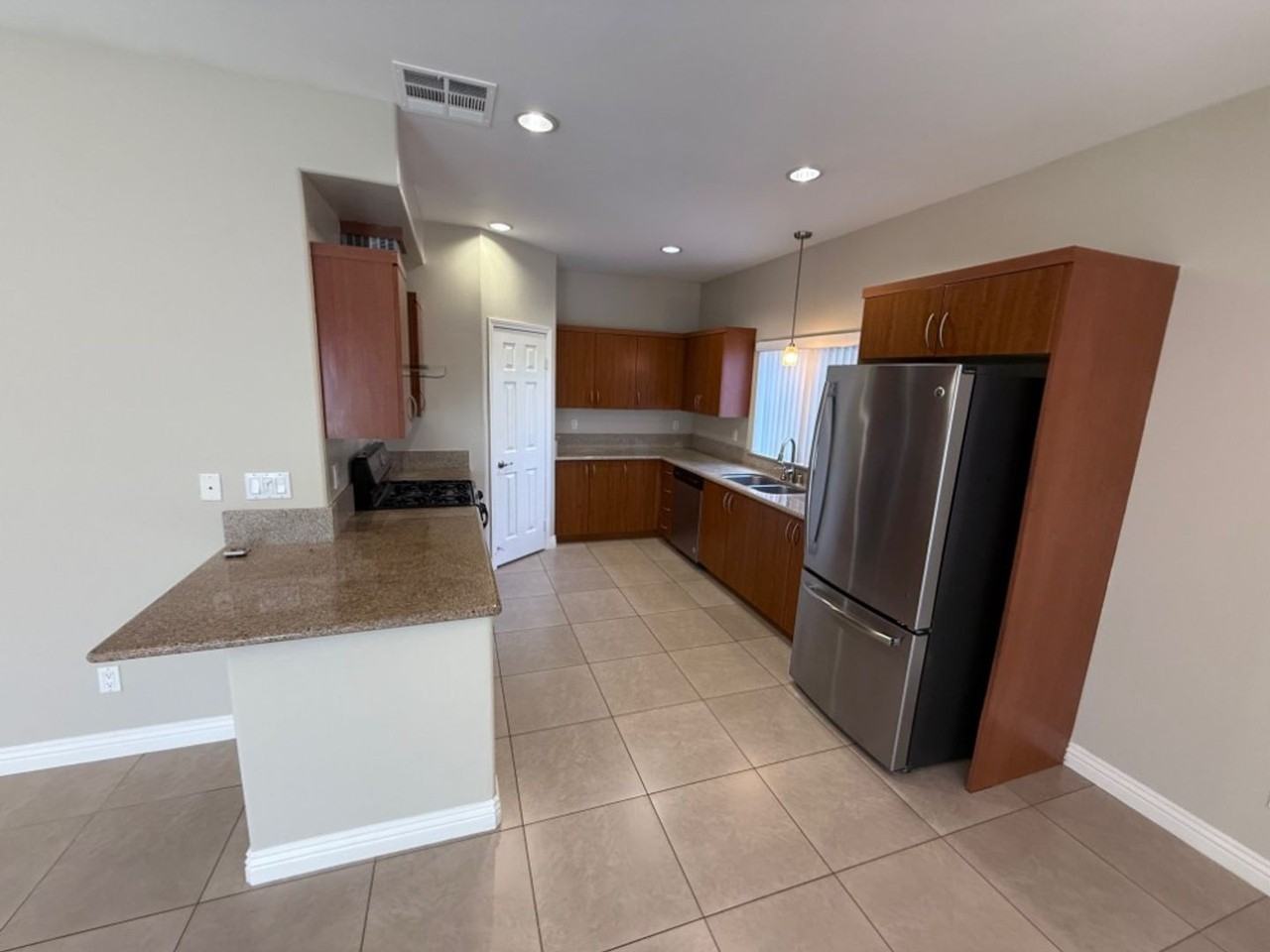 1018 12th St - Photo 7 of 25