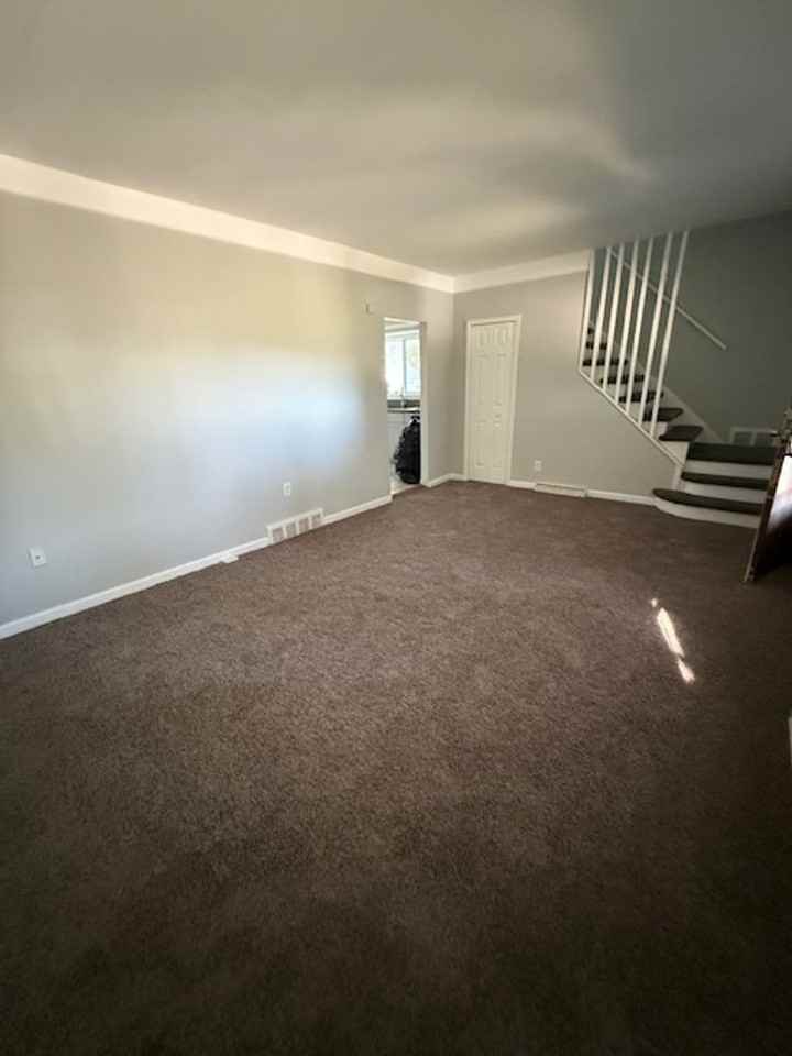 15611 Glander Ave - Photo 3 of 16