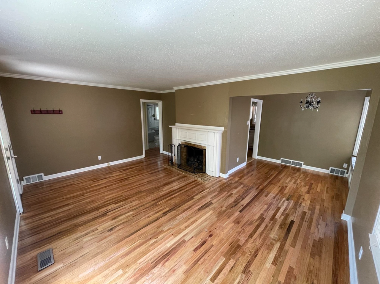 1323 E Logan Ave - Photo 2 of 10
