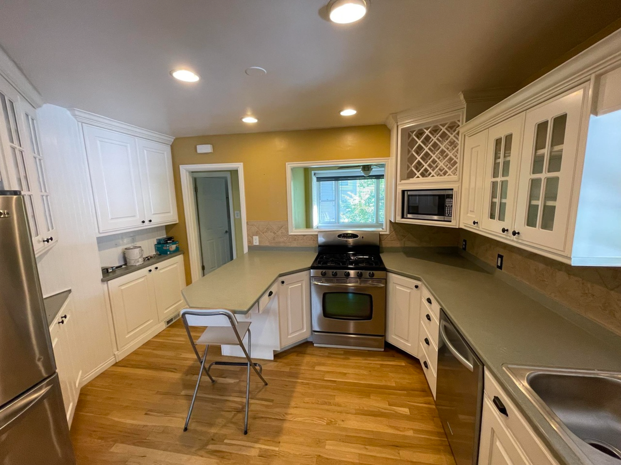 1323 E Logan Ave - Photo 3 of 10