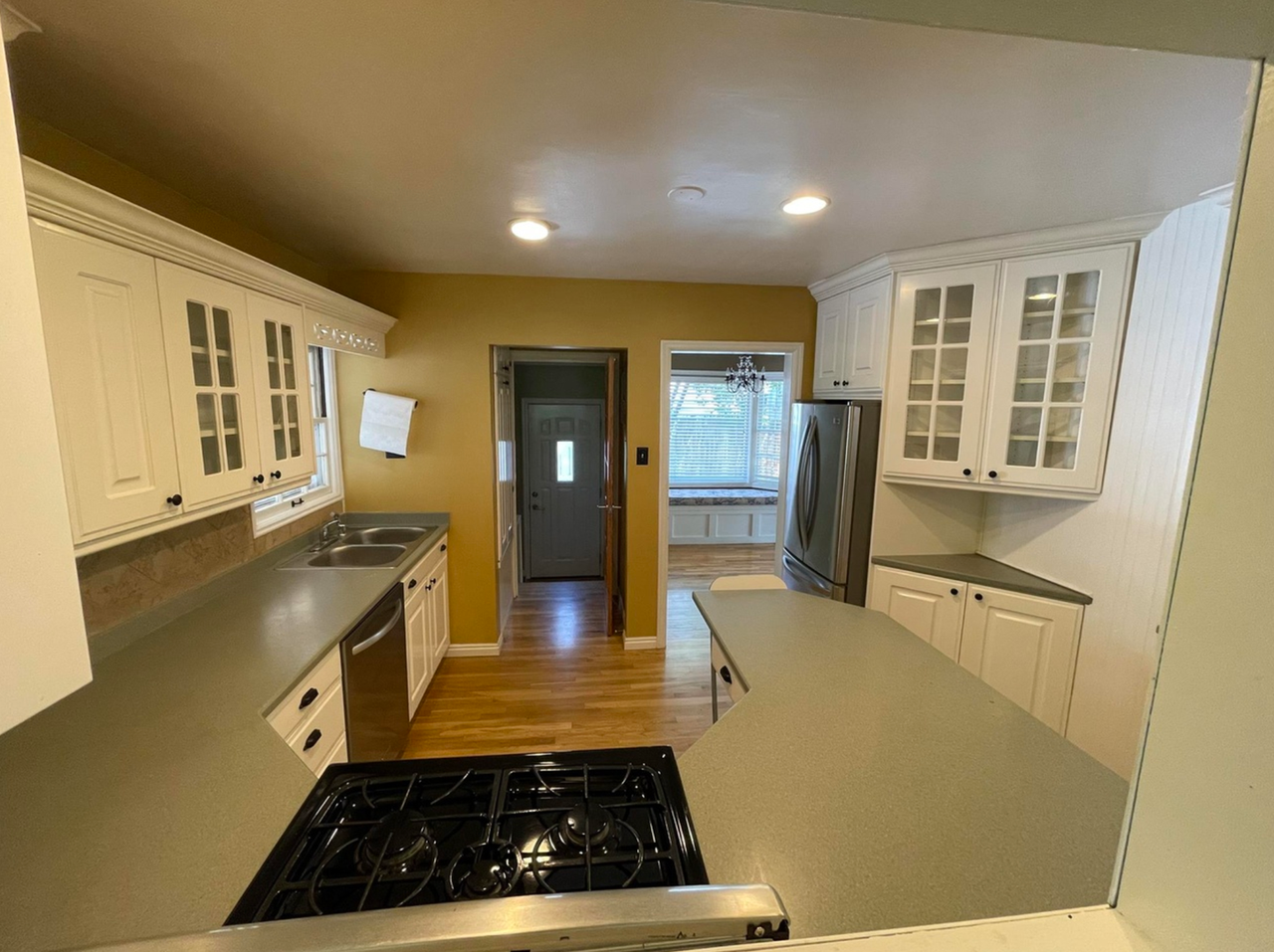 1323 E Logan Ave - Photo 4 of 10