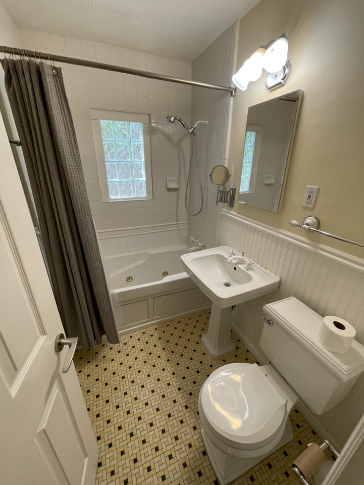 1323 E Logan Ave - Photo 6 of 10