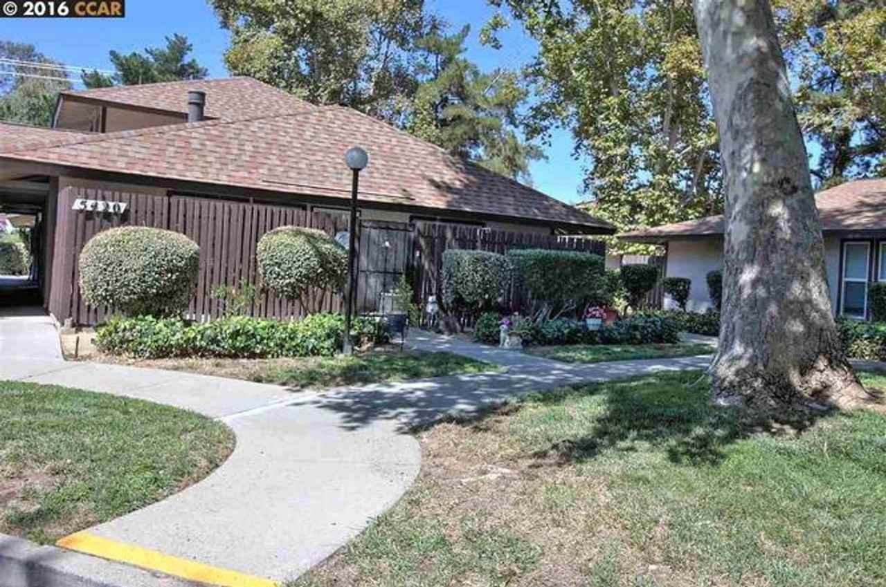 5420 Roundtree Ct #B