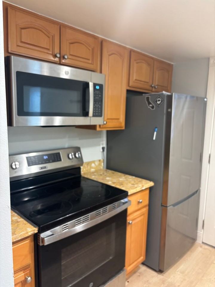 5420 Roundtree Ct #B - Photo 3 of 29