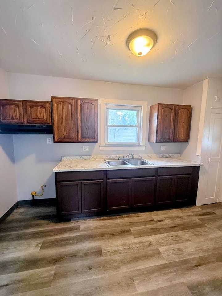 748 Hudson Ave - Photo 3 of 12