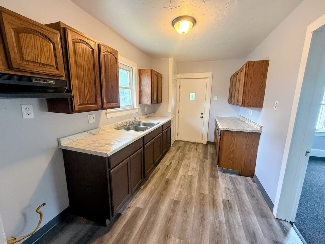 748 Hudson Ave - Photo 4 of 12