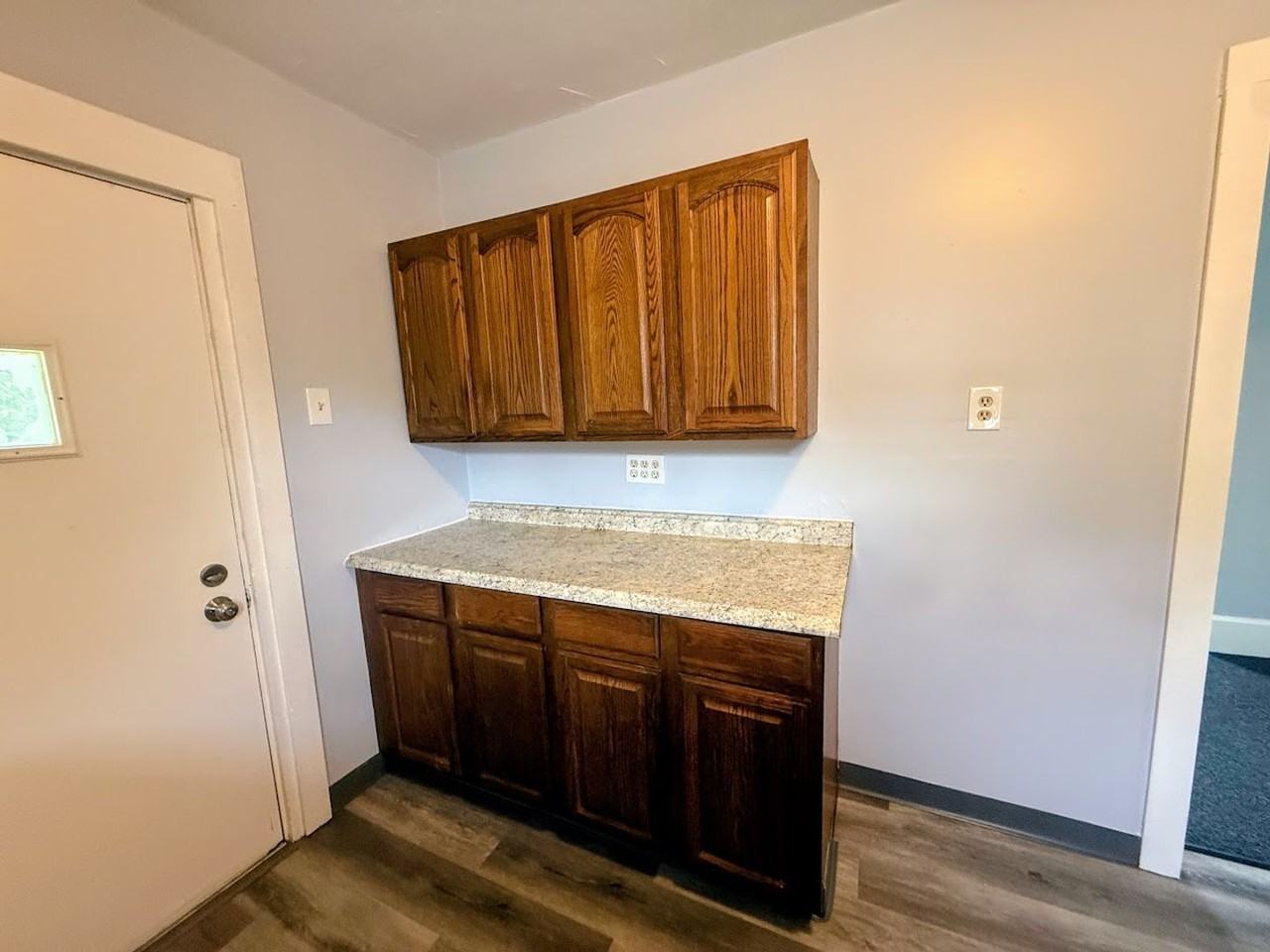 748 Hudson Ave - Photo 5 of 12