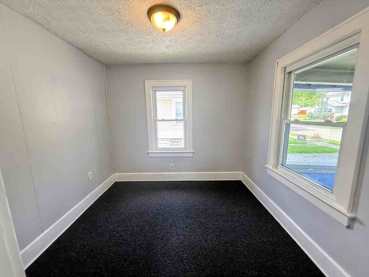 748 Hudson Ave - Photo 6 of 12
