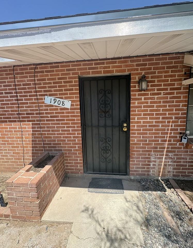 1908 N Tucker Dr - Photo 3 of 37