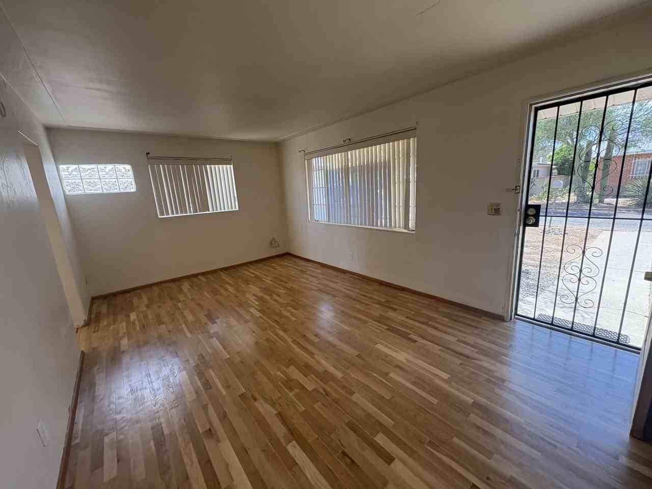 1908 N Tucker Dr - Photo 4 of 37