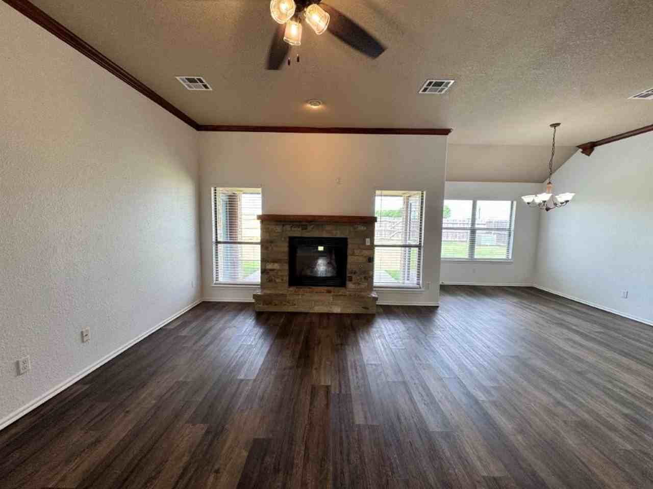 2345 Bradford Ave - Photo 2 of 19
