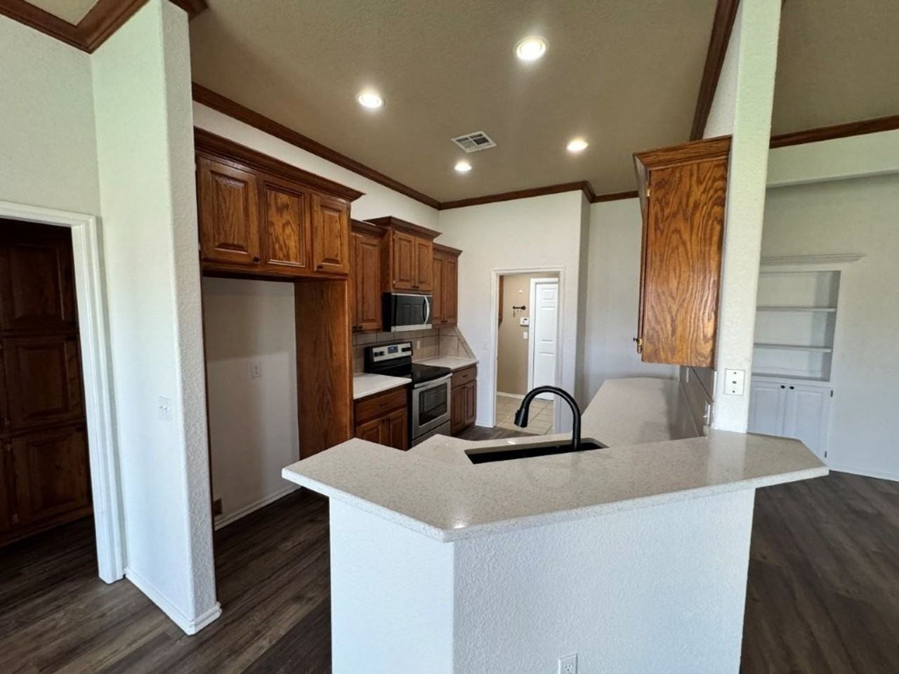 2345 Bradford Ave - Photo 6 of 19