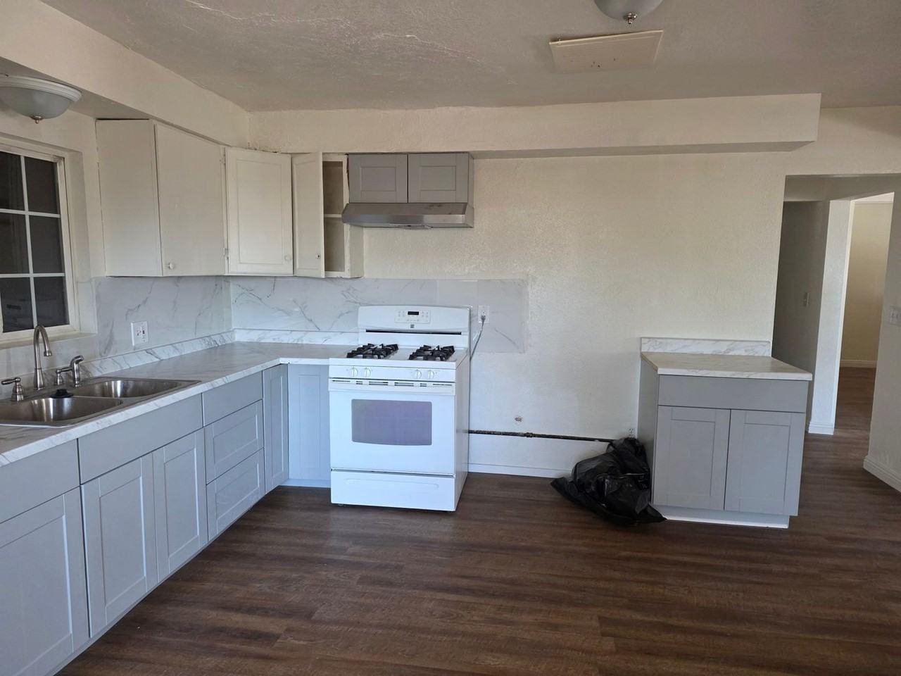 9217 Beech Ave - Photo 2 of 18