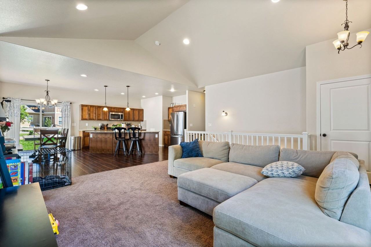 2938 Joseph Dr - Photo 6 of 21