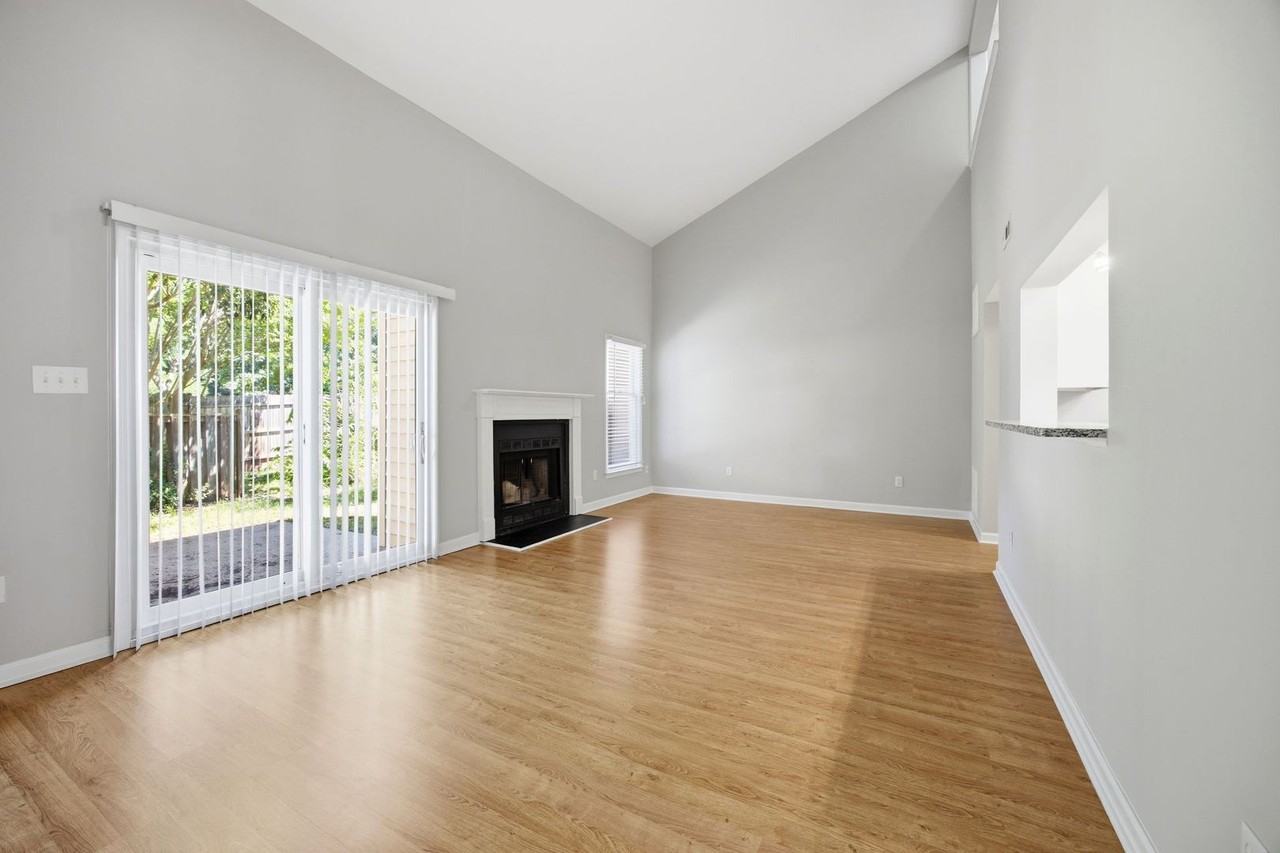 1509 Clermont Rd - Photo 2 of 20