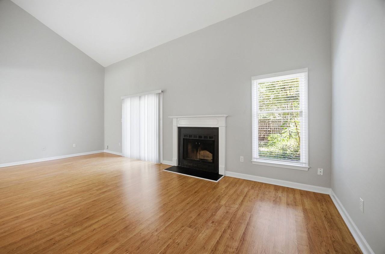 1509 Clermont Rd - Photo 4 of 20
