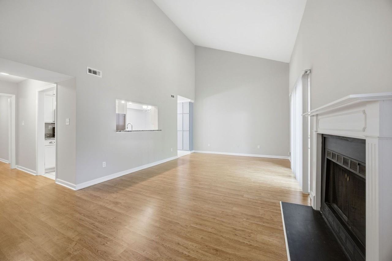 1509 Clermont Rd - Photo 5 of 20