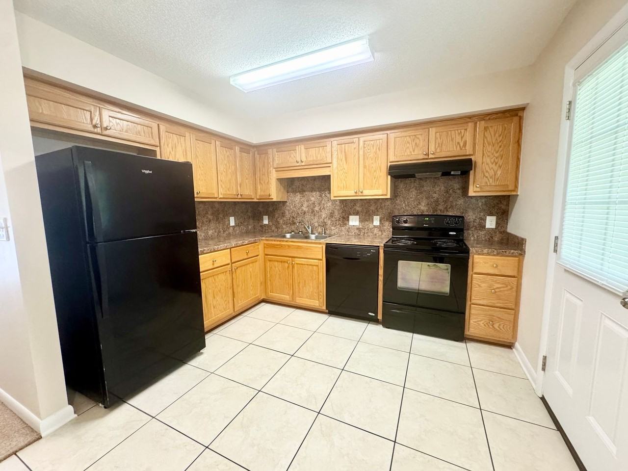 1100 Pine St - Photo 3 of 23